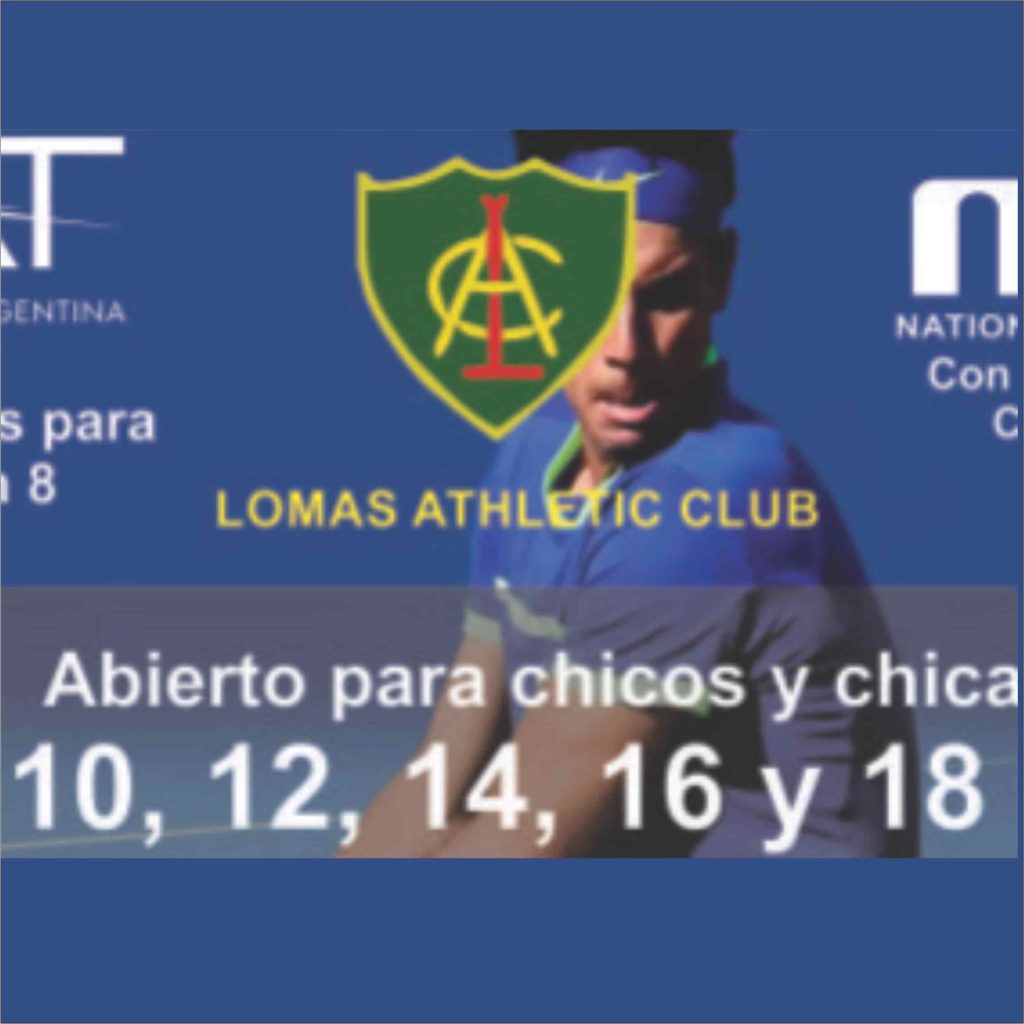 Jugando preparando el golpe con la raqueta.